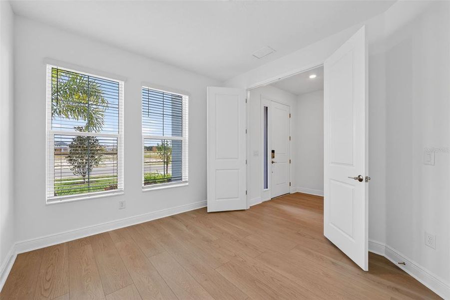 Spacious, unfurnished interior of a new home in Hawkstone, Sarasota (Image 17).