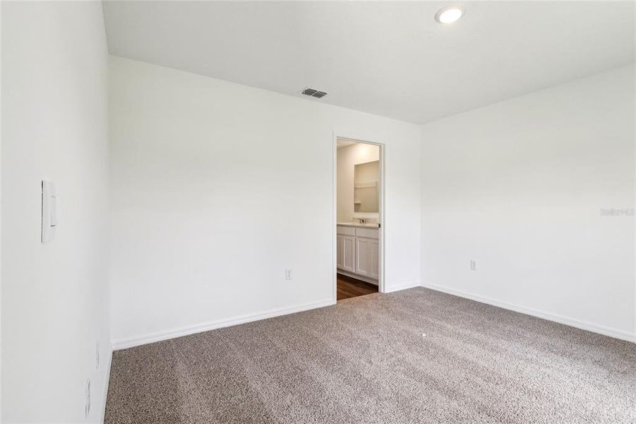 Spacious, unfurnished interior of a new home in Leoma's Landing, Lake Wales (Image 18).