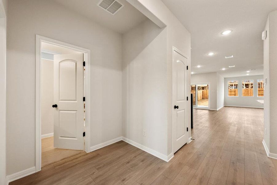 Spacious, unfurnished interior of a new home in Patterson Ranch, Georgetown (Image 32).