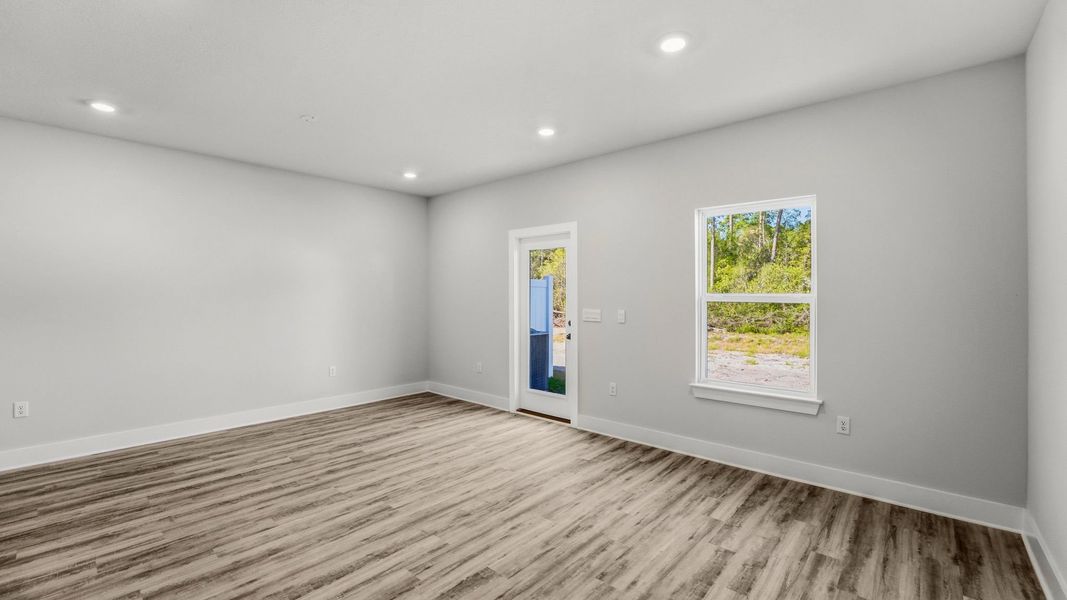 Spacious, unfurnished interior of a new home in Chateau Nemours, Port Saint Joe (Image 20).