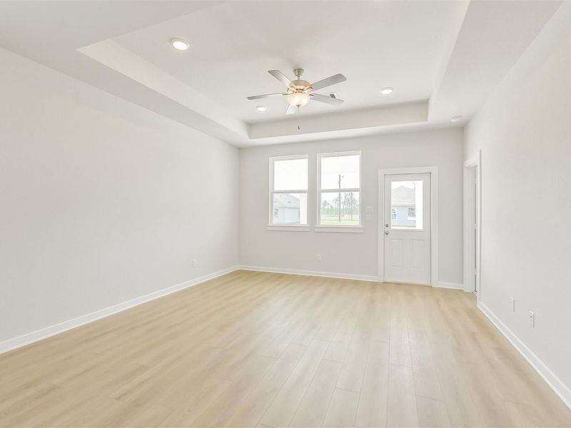 Spacious, unfurnished interior of a new home in Spring Branch Crossing, Conroe (Image 29).