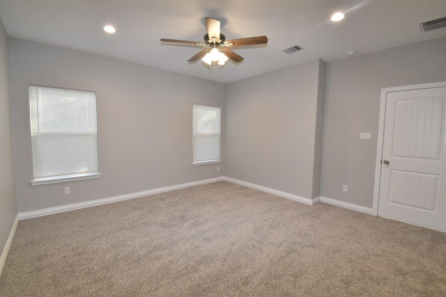 Spacious, unfurnished interior of a new home in , Huntsville (Image 20). Spacious, unfurnished interior of a new home in , Huntsville (Image 20).