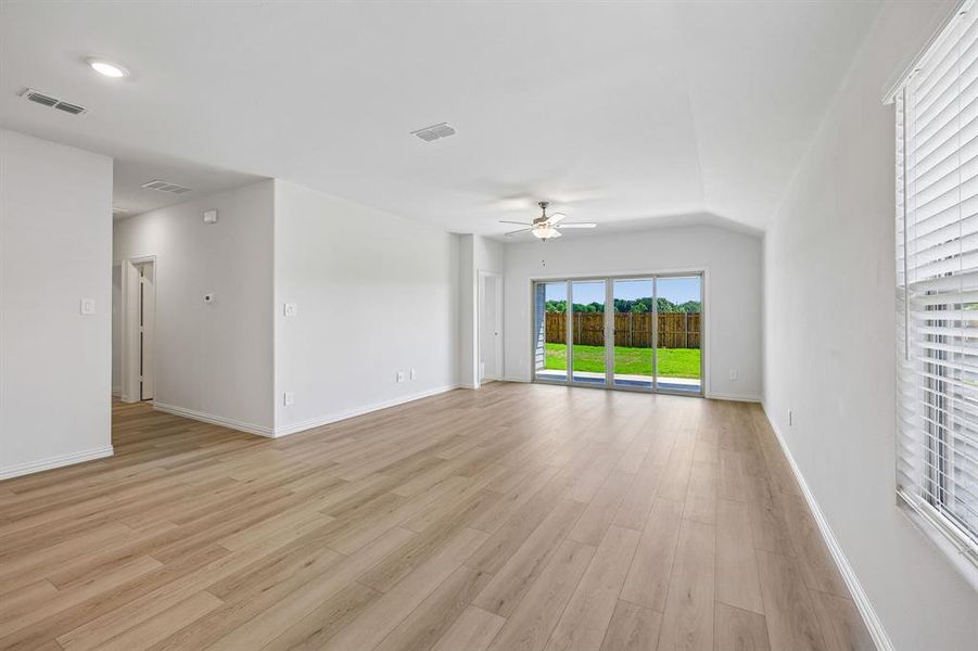 Spacious, unfurnished interior of a new home in Stella Hills, Denton (Image 33).
