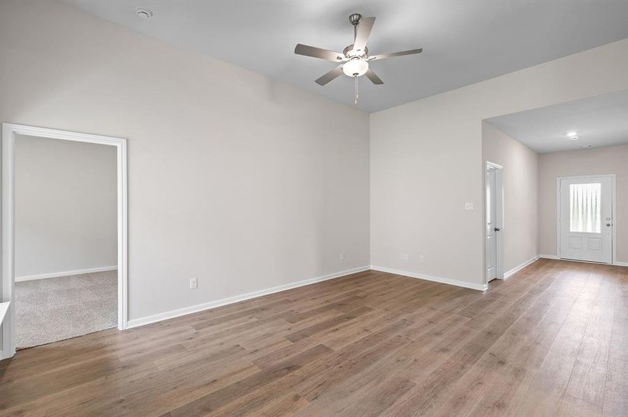 Spacious, unfurnished interior of a new home in College Park, Dallas (Image 11).