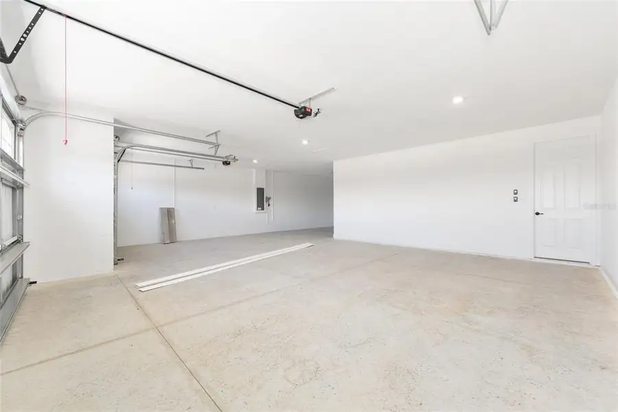 Spacious, unfurnished interior of a new home in , Ocala (Image 36).
