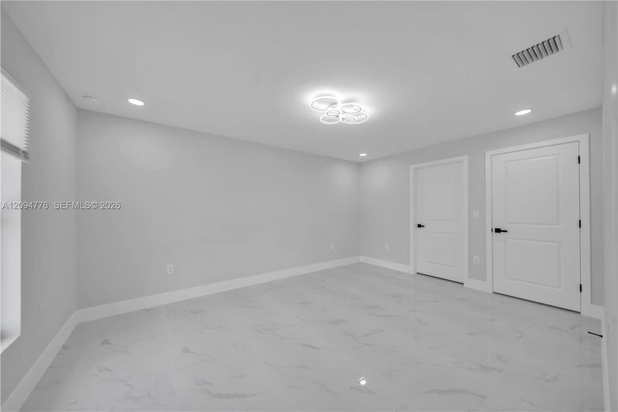 Spacious, unfurnished interior of a new home in , Lehigh Acres (Image 8).