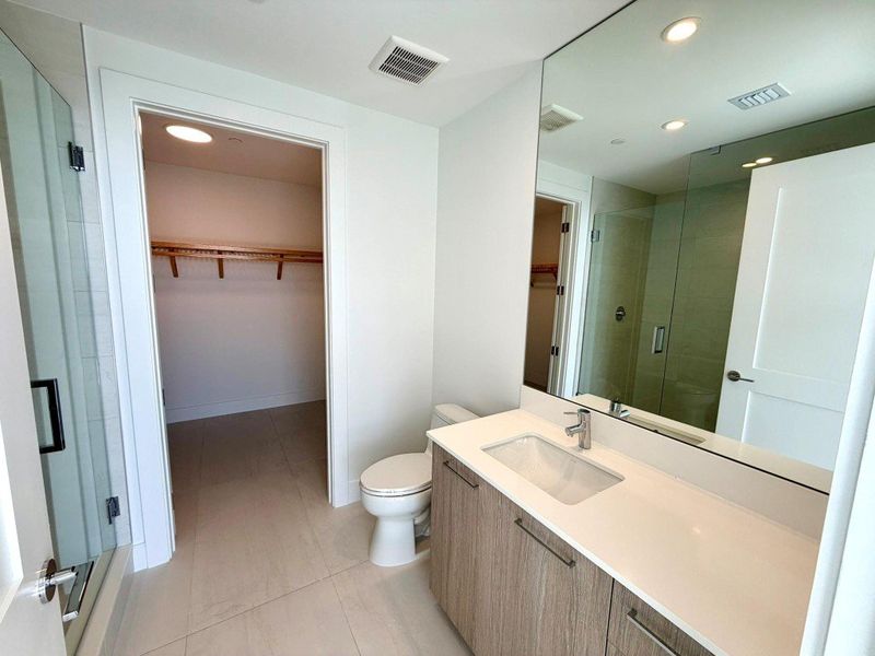 Guest Suite Bathroom – Closest