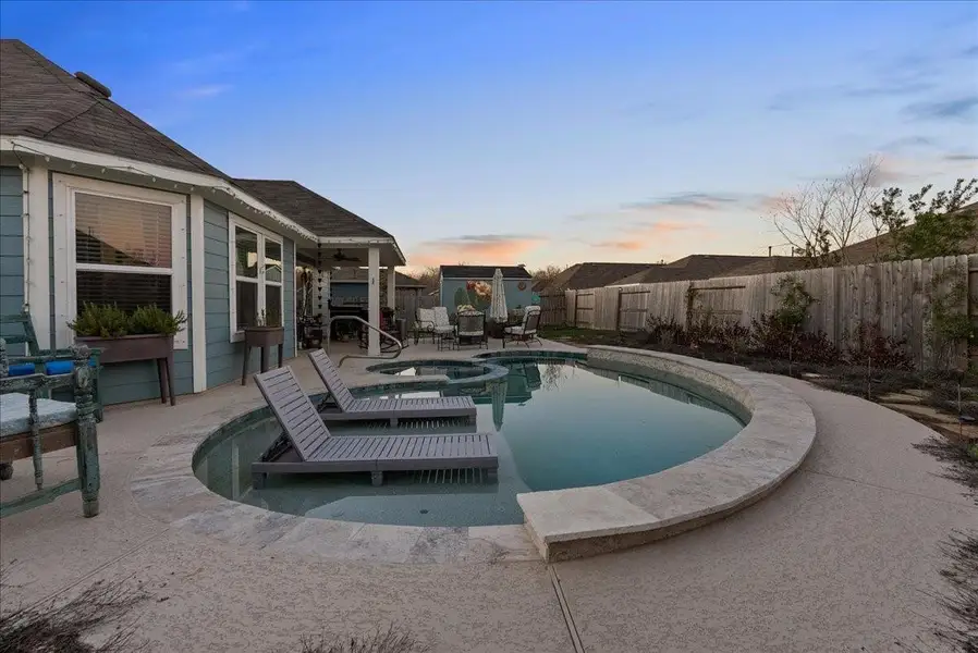 Exterior details and patio area of a home in Mustang Crossing, Alvin (Image 4).