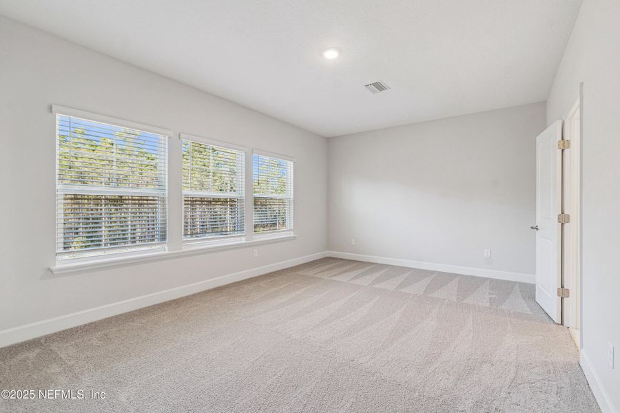 Spacious, unfurnished interior of a new home in Tributary 70', Yulee (Image 25).