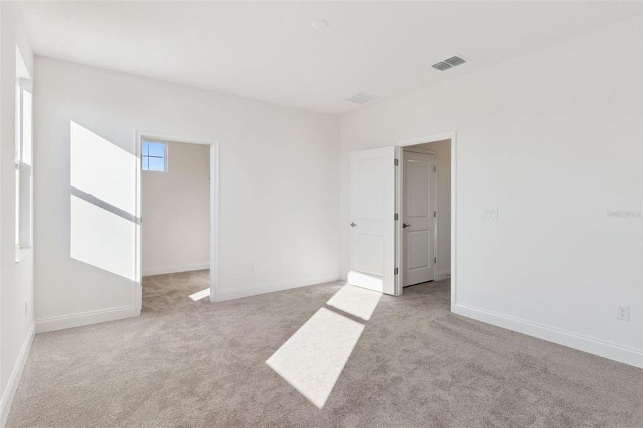 Spacious, unfurnished interior of a new home in Tamarack at Two Rivers, Zephyrhills (Image 28).