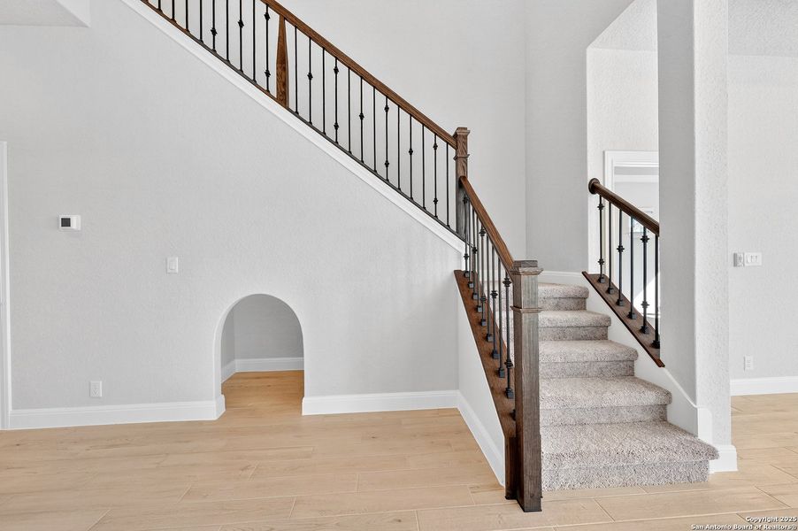 Spacious, unfurnished interior of a new home in Davis Ranch 60', San Antonio (Image 16).