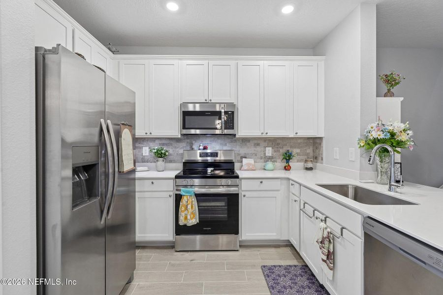 Furnished interior view inside a new home in , Middleburg (Image 16).