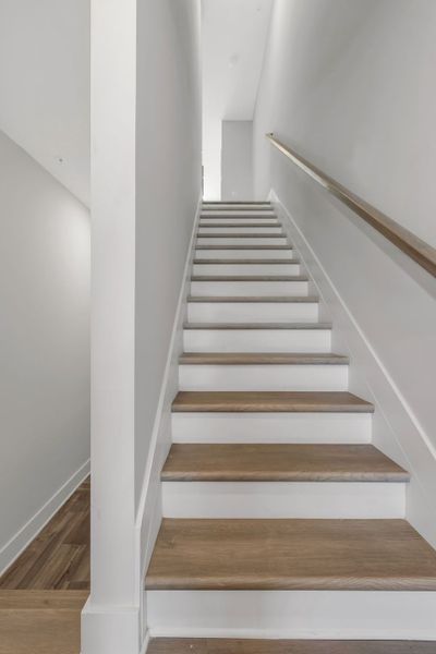 Spacious, unfurnished interior of a new home in Echo Park, Suwanee (Image 20).