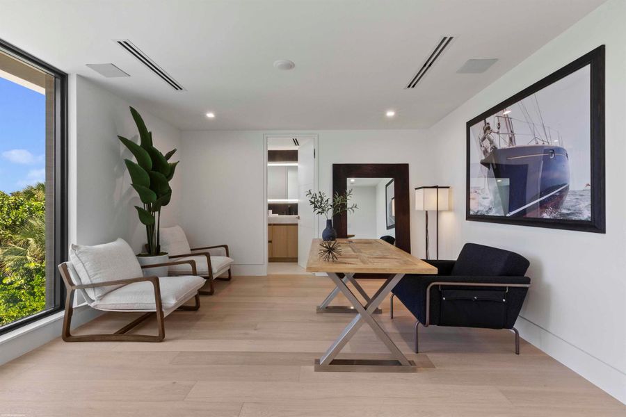 Furnished interior view inside a new home in , Jupiter Island (Image 9).