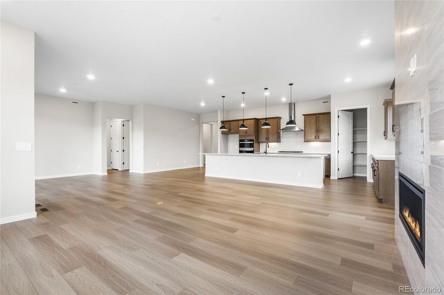 Spacious, unfurnished interior of a new home in Hilltop at Inspiration, Aurora (Image 24).