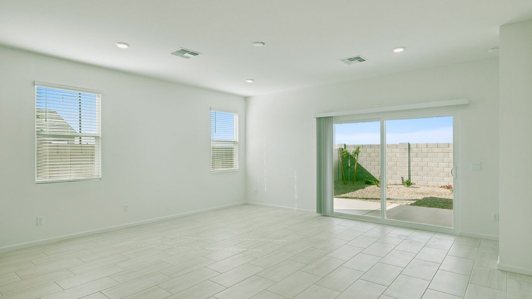 Spacious, unfurnished interior of a new home in Copper Falls, Buckeye (Image 17).