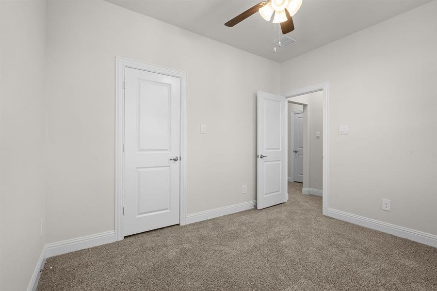 Spacious, unfurnished interior of a new home in Mustang Square, Plano (Image 29).