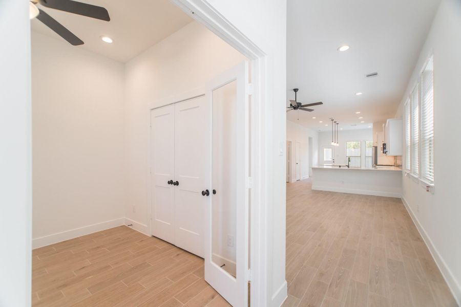 Spacious, unfurnished interior of a new home in , Conroe (Image 20). Spacious, unfurnished interior of a new home in , Conroe (Image 20).