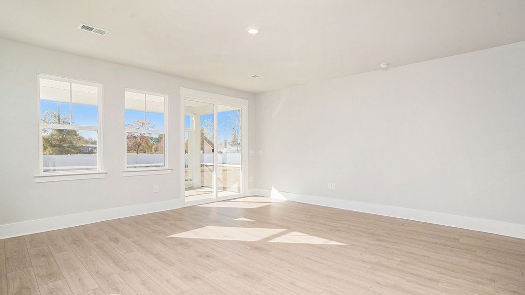 Spacious, unfurnished interior of a new home in Shell Pointe, Gilbert (Image 15).