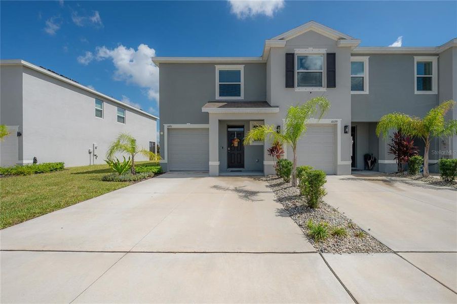 Exterior details and patio area of a home in , Wimauma (Image 1).