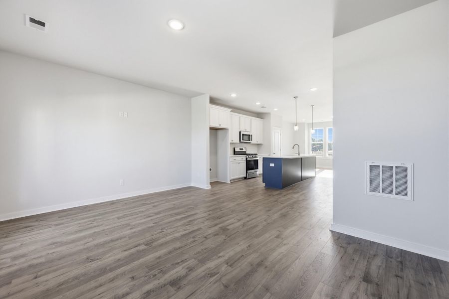 Spacious, unfurnished interior of a new home in , Summerville (Image 24).