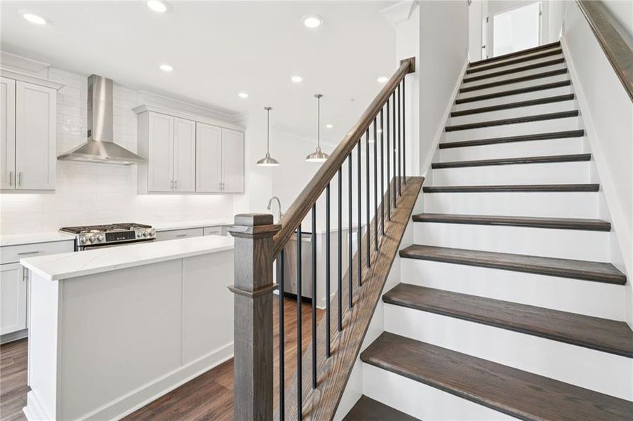 Furnished interior view inside a new home in IveyBrooke, Alpharetta (Image 5).