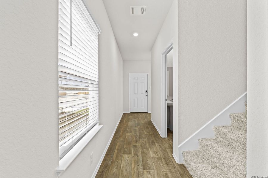 Spacious, unfurnished interior of a new home in Hunters Ranch, San Antonio (Image 16).