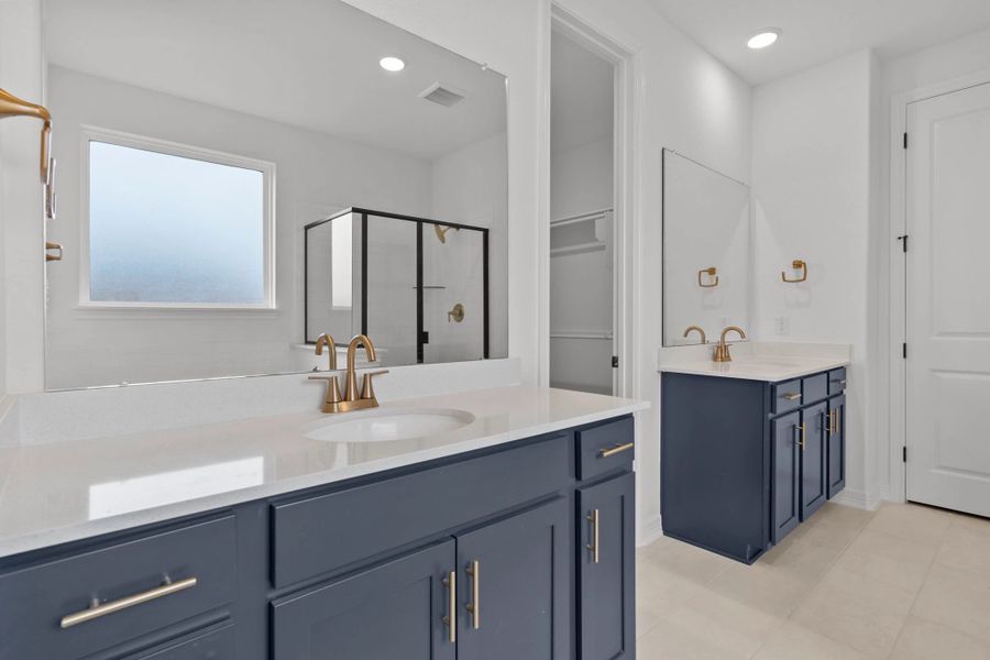 Primary bath. Note: Sample product photo - actual exterior and interior selections may vary by homesite Primary bath. Note: Sample product photo - actual exterior and interior selections may vary by homesite