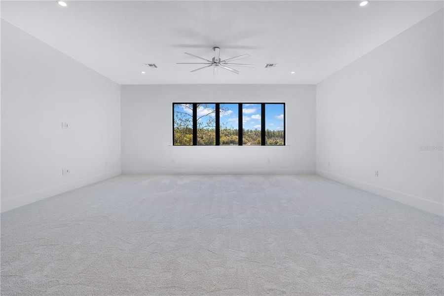 Spacious, unfurnished interior of a new home in , Orlando (Image 45).