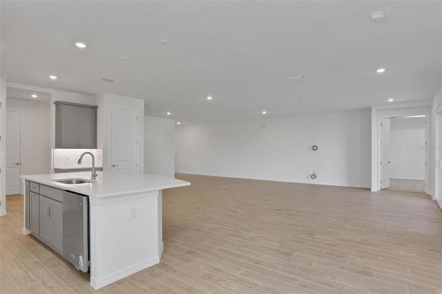 Spacious, unfurnished interior of a new home in Angeline, Land O' Lakes (Image 25).