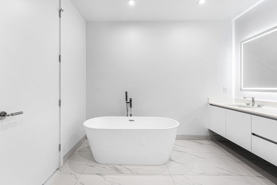 020-220LakeShoreDrive-1613-LakePark-FL-3