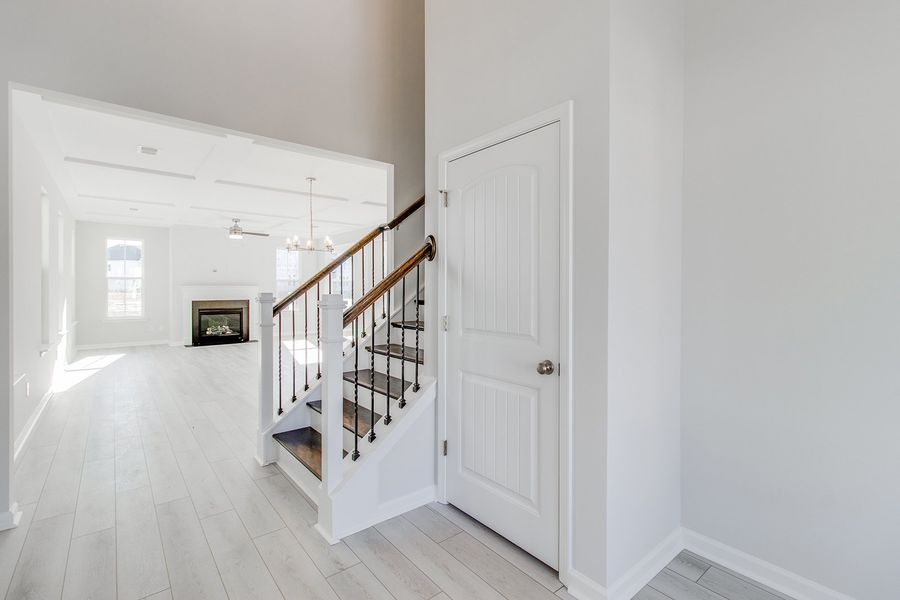 Spacious, unfurnished interior of a new home in Hendrix Farms, Lexington (Image 17).