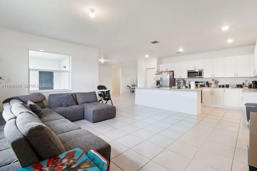 Furnished interior view inside a new home in , Homestead (Image 10).