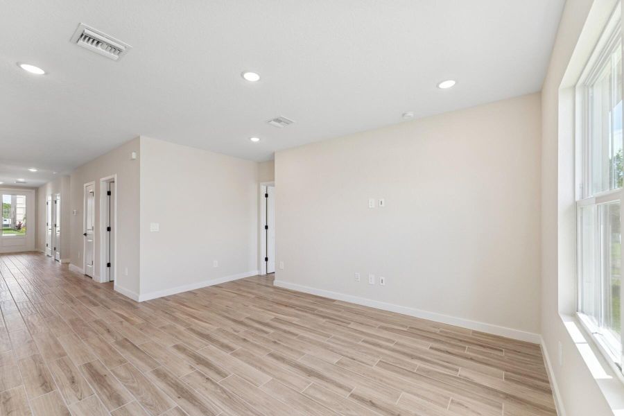 Spacious, unfurnished interior of a new home in , Fort Pierce (Image 22).