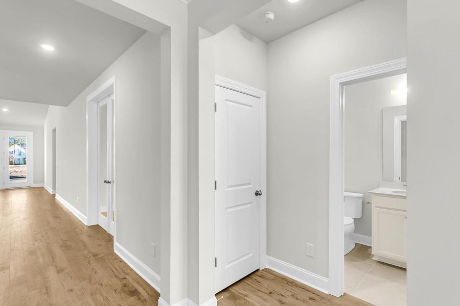 Spacious, unfurnished interior of a new home in Tidewater at Lakes of Cane Bay, Summerville (Image 21).