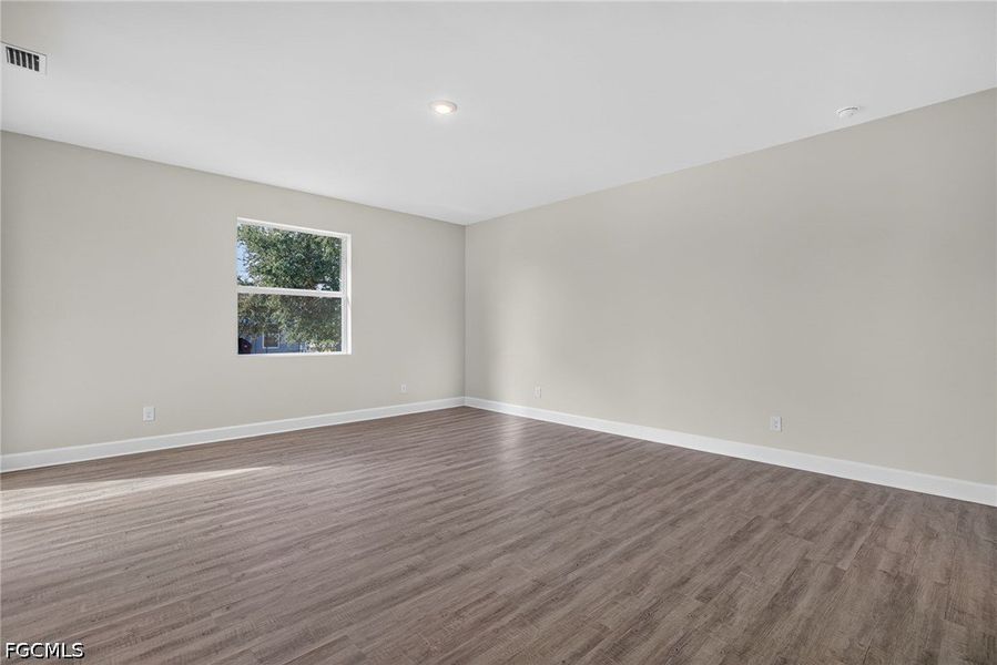Spacious, unfurnished interior of a new home in Cape Coral, Cape Coral (Image 18).