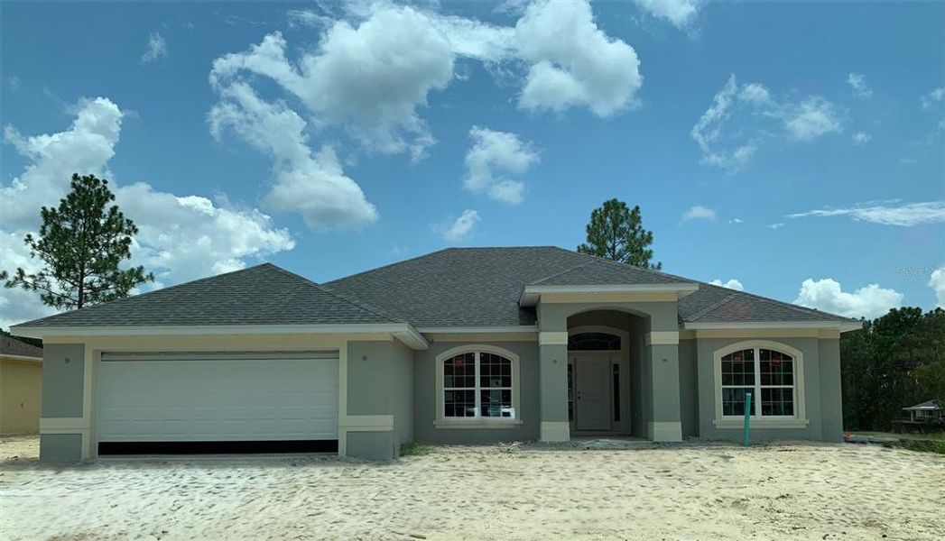 Exterior details and patio area of a home in Citrus Springs Sub, Citrus Springs (Image 3).