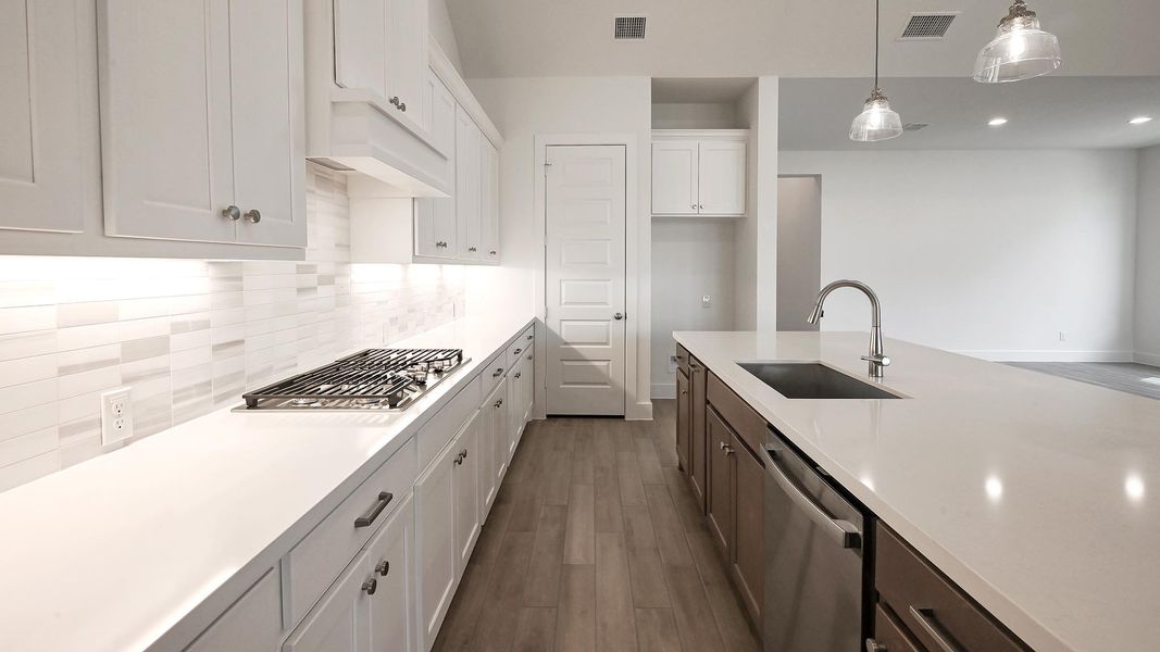 Furnished interior view inside a new home in 6 Creeks 60', Kyle (Image 10).