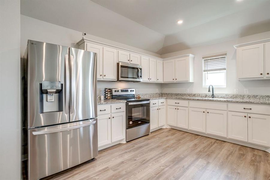 Cabinets and counterspace galore!