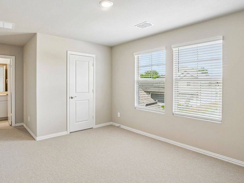 Spacious, unfurnished interior of a new home in Eastridge - Signature Series, Princeton (Image 15).
