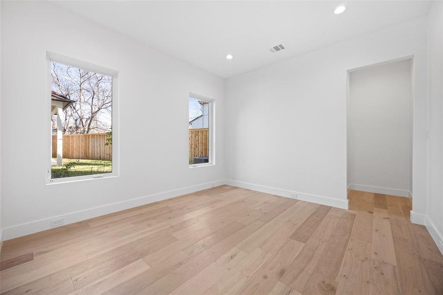 Spacious, unfurnished interior of a new home in , Dallas (Image 23).