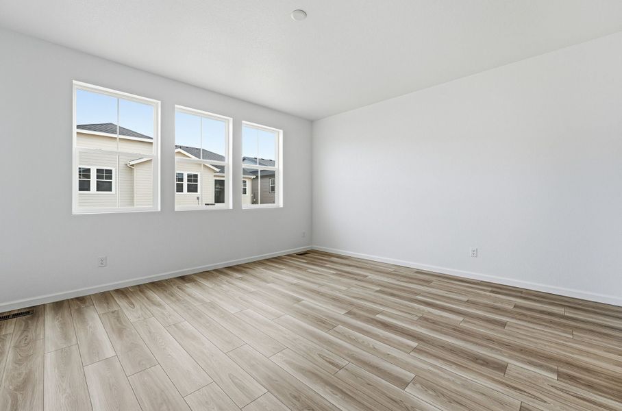 Spacious, unfurnished interior of a new home in The Aurora Highlands, Aurora (Image 13).