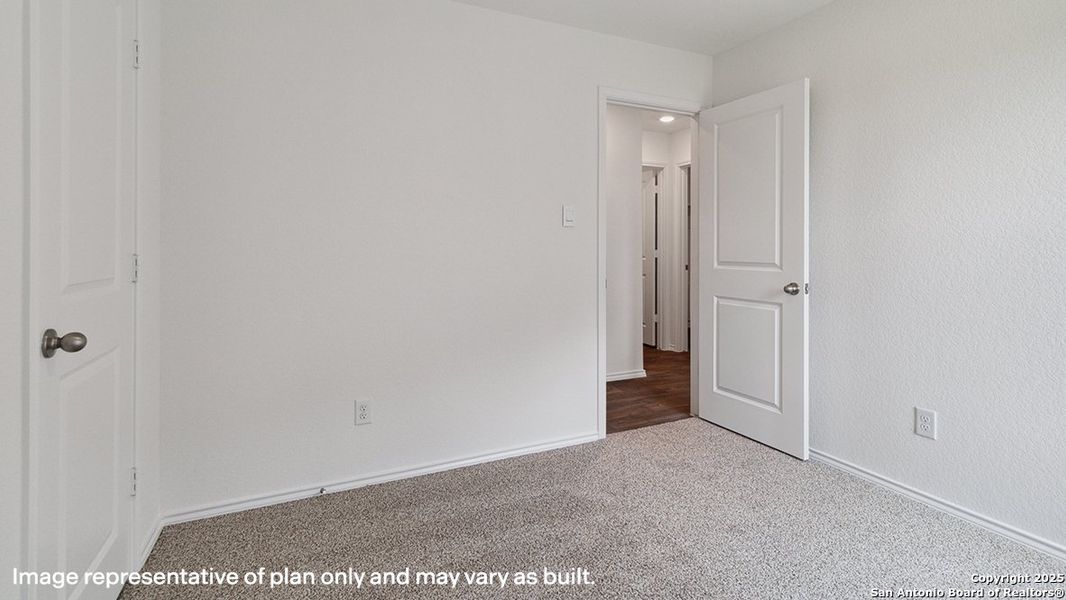 Spacious, unfurnished interior of a new home in Arroyo Ranch, Seguin (Image 15).