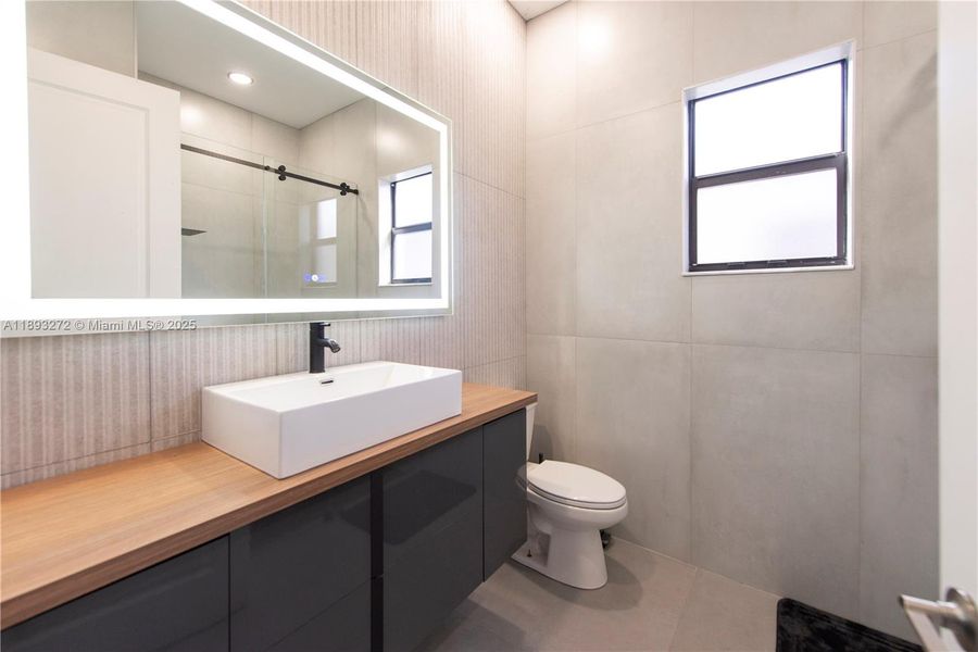 Furnished interior view inside a new home in , Miramar (Image 3).