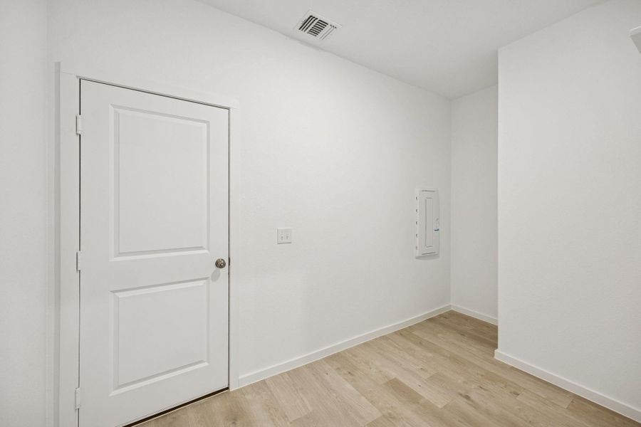 Spacious, unfurnished interior of a new home in Stokesbury, Waller (Image 22).
