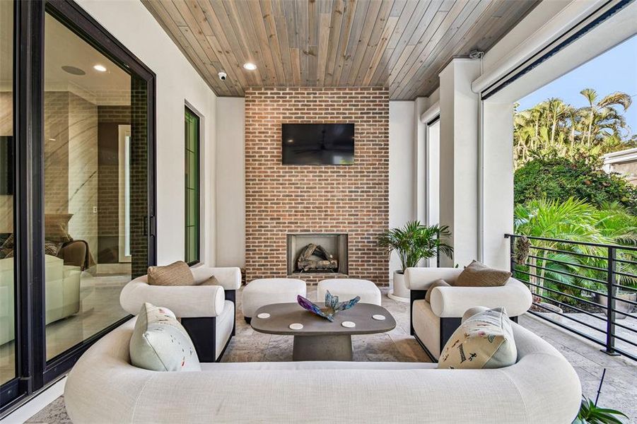 Exterior details and patio area of a home in , Tampa (Image 3).