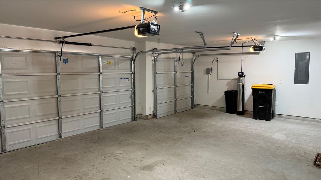 Spacious, unfurnished interior of a new home in , Conroe (Image 11).
