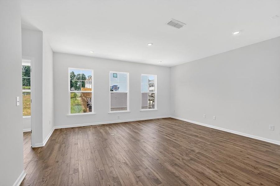 Spacious, unfurnished interior of a new home in Rosewood Farm, Lawrenceville (Image 35).