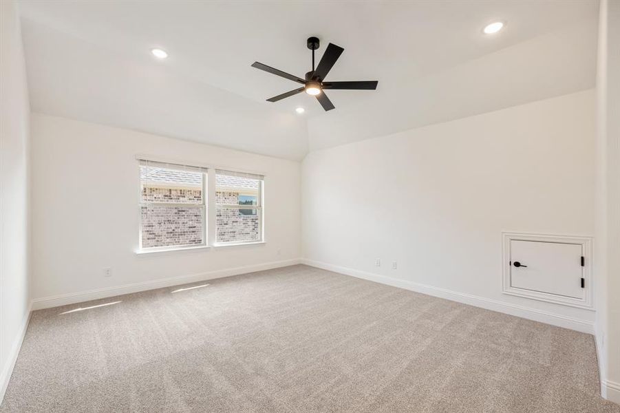 Spacious, unfurnished interior of a new home in Terracina, Rockwall (Image 32). Spacious, unfurnished interior of a new home in Terracina, Rockwall (Image 32).