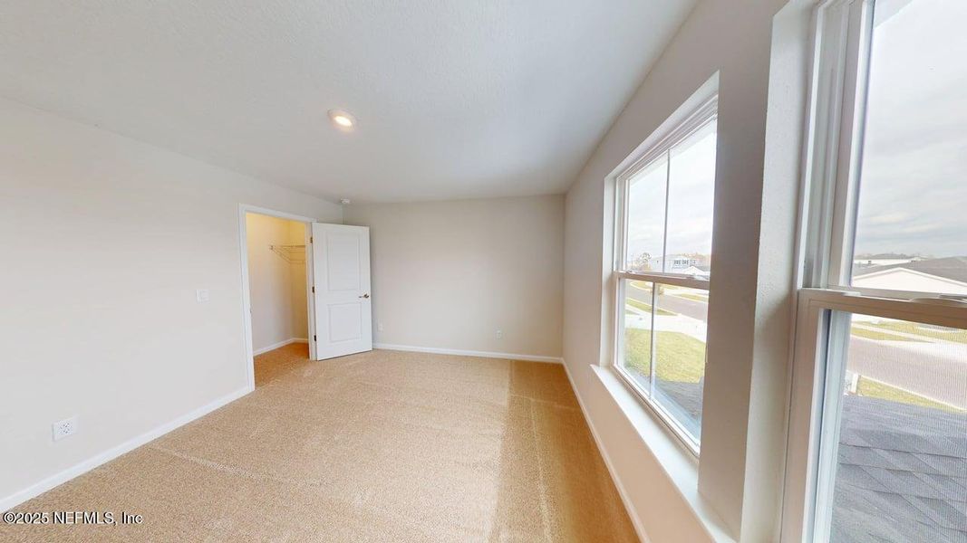 Spacious, unfurnished interior of a new home in Lakes at Bella Lago, Green Cove Springs (Image 13).